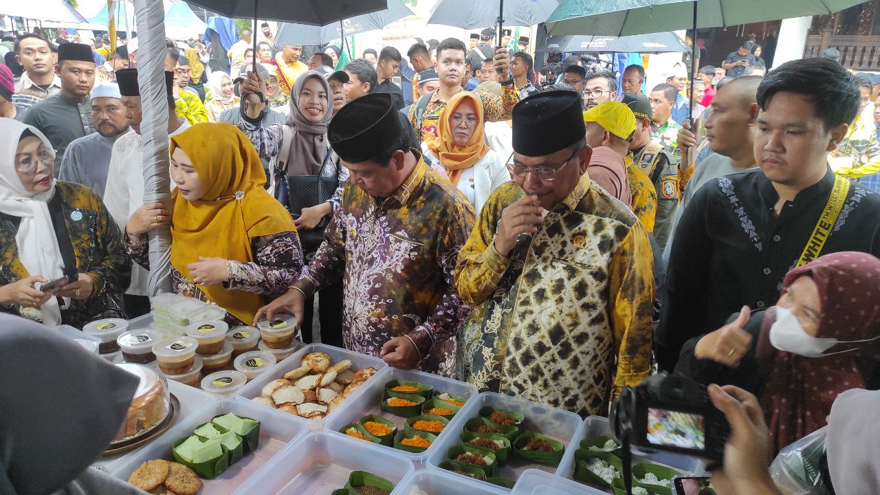 Sediakan Ratusan Stan Gubernur Kalsel Resmikan Pasar Wadai Ramadan