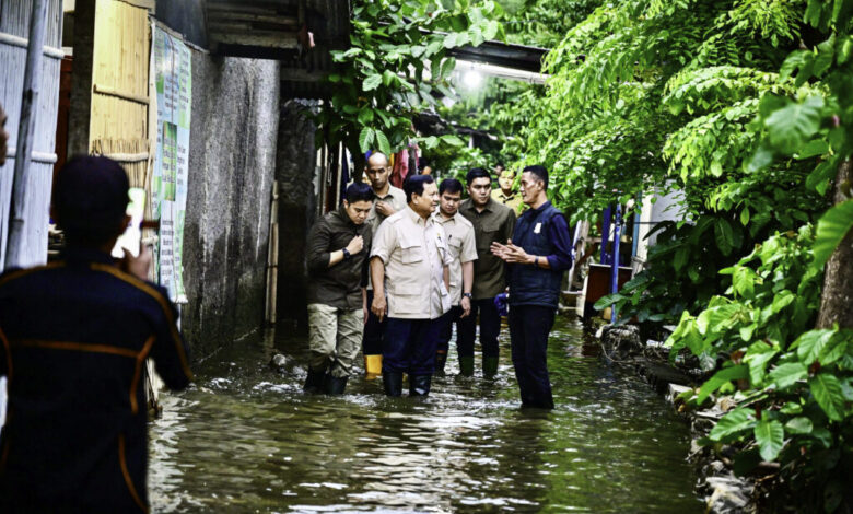 Presiden Prabowo Tinjau Warga Terdampak Banjir di Bekasi